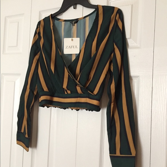 Zaful Tops - Long sleeve crop top